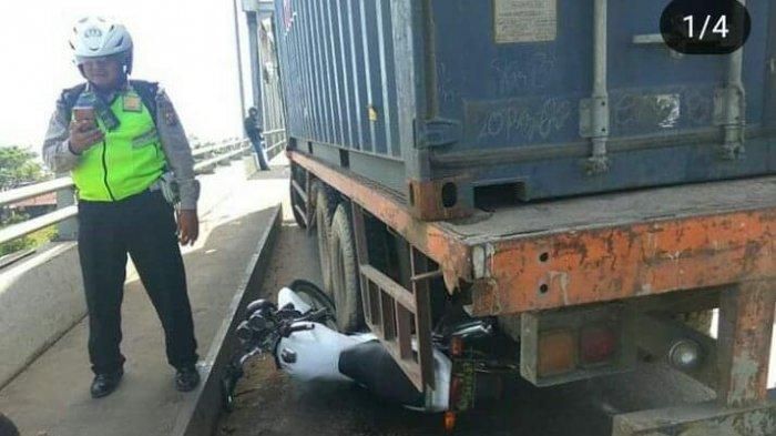 Suzuki Thunder Ipda Tatang yang mengganjal truk tronton di Jembatan Kapuas.