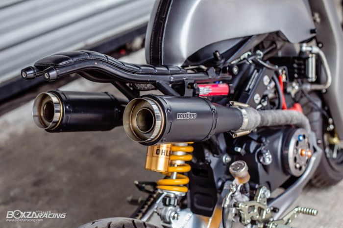 Meski satu silinder, pakainya dua silencer sekaligus