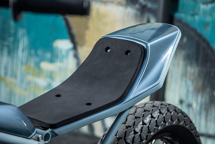 Bodinya dibuat dari bahan yang unik