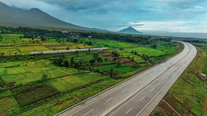 Jalan Tol Pandaan-Malang. 
