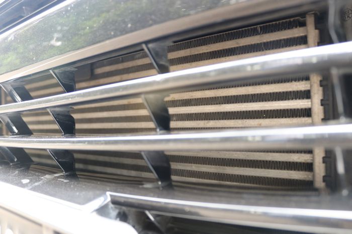 Intercooler tertutup bumper depan