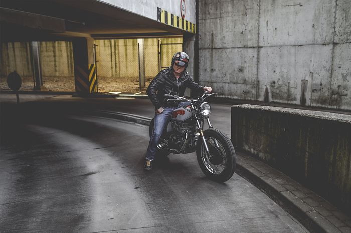 Ada yang minat modif motor kayak Honda CB400 ini?