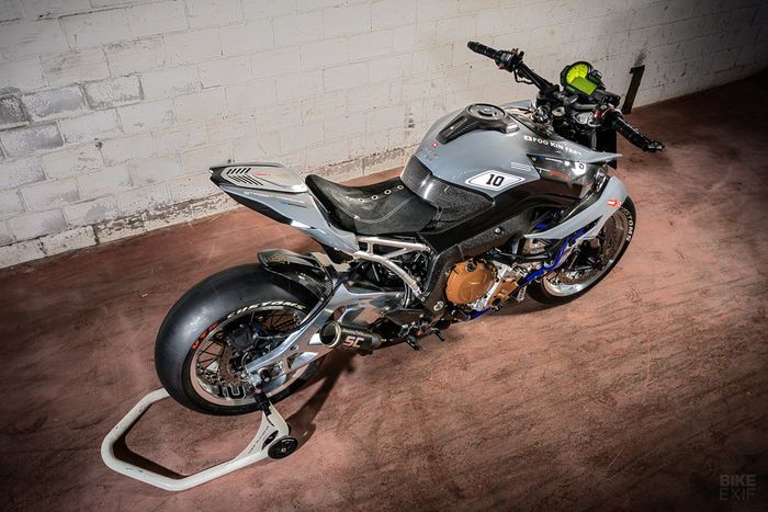 Tampang BMW S1000XR ini benar-benar sangar