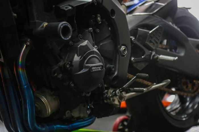 Silencer Toce dipasangkan dengan leher titanium