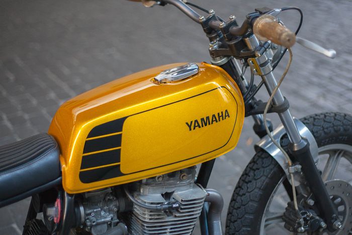 Tangki bawaan Yamaha XS400 masih dipertahankan