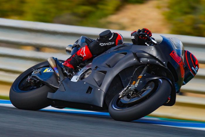 Seluruh bodi motor MotoGP terbuat dari serat kabon
