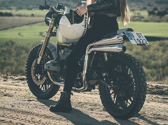 Salah satu daya tarik dari motor ini adalah knalpotnya itu loh