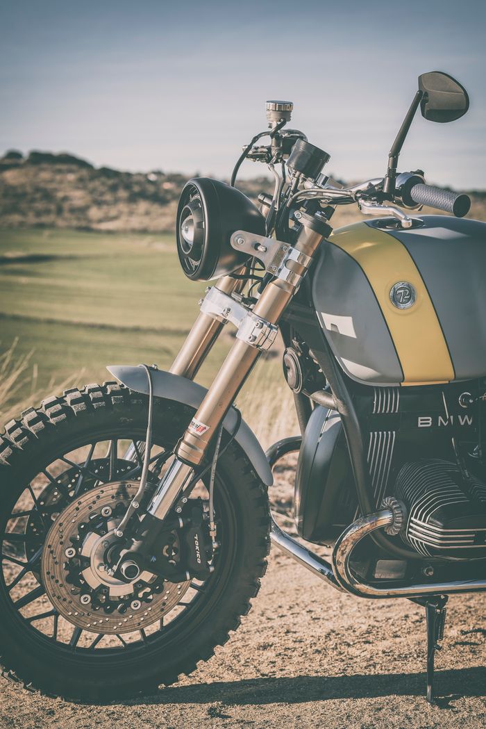 Tampilan depan BMW R65 scrambler