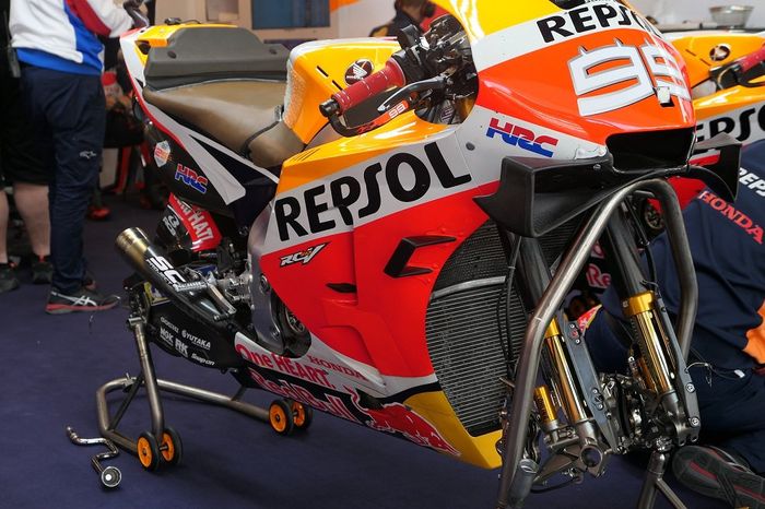 Perubahan jok di motor RC213V di dua ronde sebelumnya cenderung lebar dan pakai bahan kulit