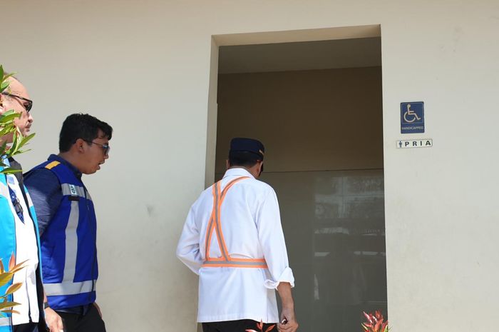 Beberapa rest area di Tol Trans Jawa disiapkan toilet khusus disabilitas baik untuk pria maupun wanita.