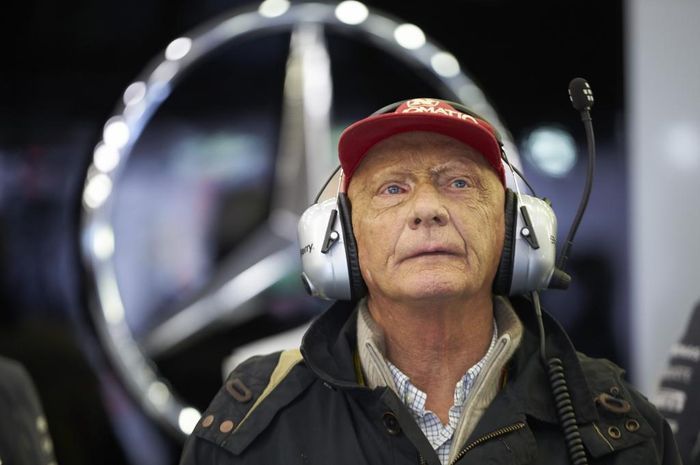 Niki Lauda saat menjadi penasehat dan chairman Mercedes AMG Petronas Motorsport di masa tuanya. 