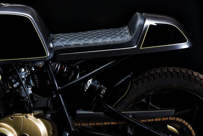 Bagian hornetnya dipakai buat menyimpan sistem kelistrikan