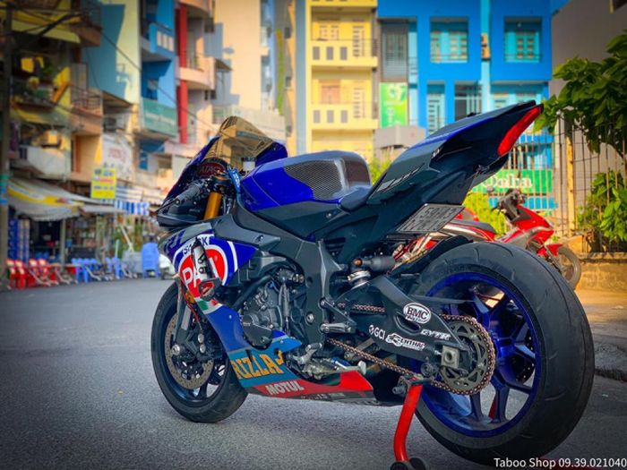 Yamaha R1 ini pun jadi terasa lebih racing