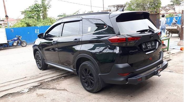 Tampilan samping dan buritan All New Rush bergaya Alto