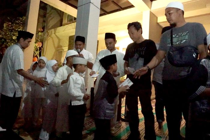 CRF Rally Indonesia berbagi santunan dengan anak yatim dan dhuafa Yayasan Al-Abqo Ziyadah