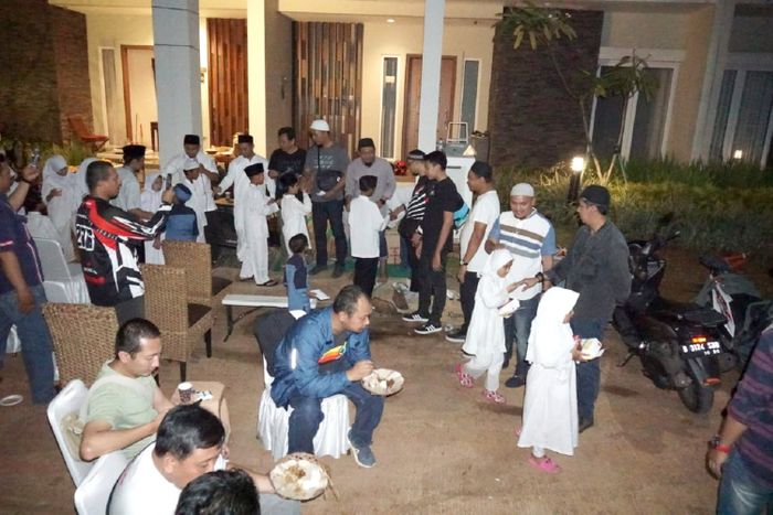 Berbagi kebahagian dengan anak yatim dan dhufa Yayasan Al-Abqo Ziyadah 