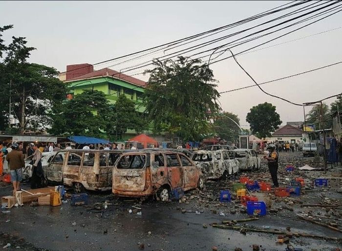 Rangka mobil yang tersisa pasca aksi massa 22 Mei 2019