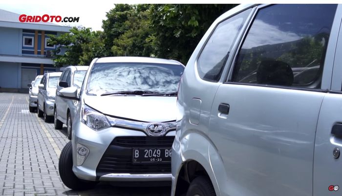 Ilustrasi parkir di lahan terbuka