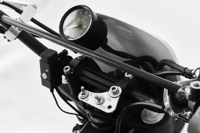 Panel instrumennya dibuat ringkas tapi fungsional