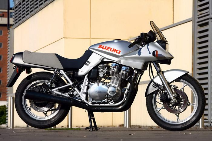 Suzuki GSX-1100 Katana yang jadi versi lawas dari Suzuki Katana 1000