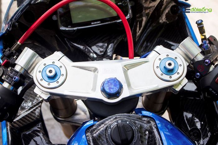 Triple Clamp-nya diganti dengan bahan aluminium