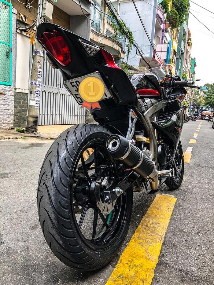 Dari belakang kelihatan sporty abis