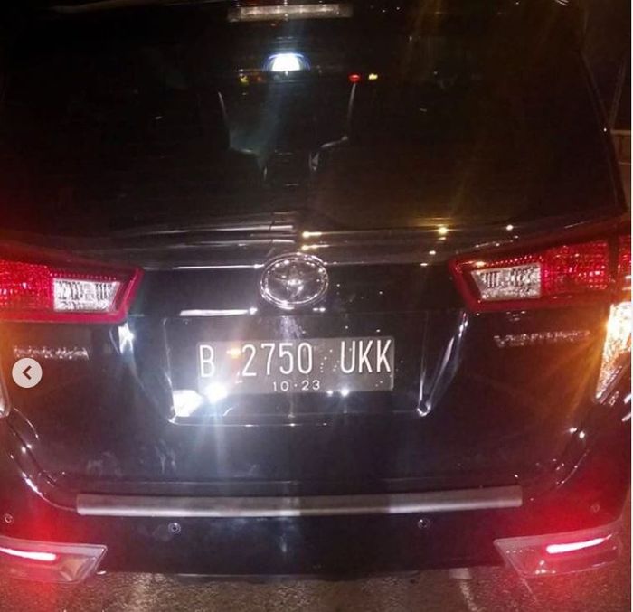 Toyota Kijang Innova Venturer yang mengalami kecelakaan tunggal