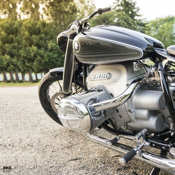 Beberapa bagian dipoles hingga mengkilap