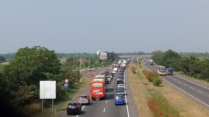 Tol Palikanci dipadati kendaraan (11/6/2018)