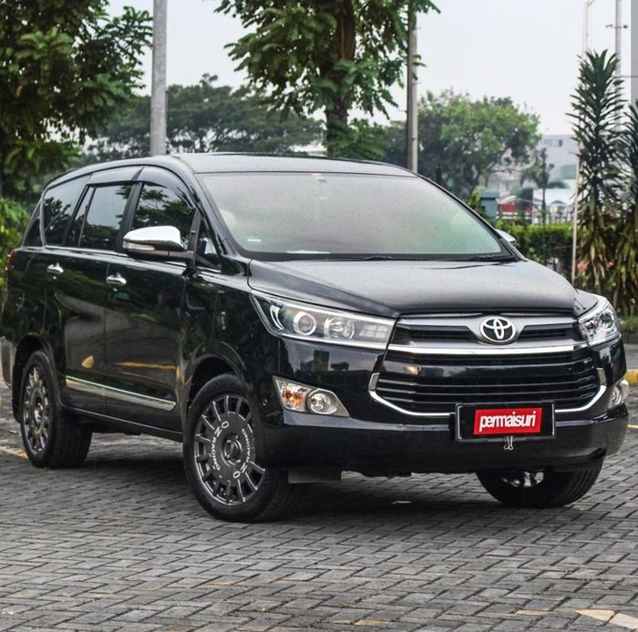 Toyota Innova Reborn dengan pelek OZ Racing Rally