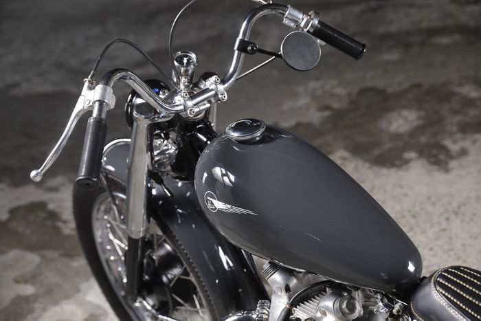 Setangnya dibuat tinggi ala bobber