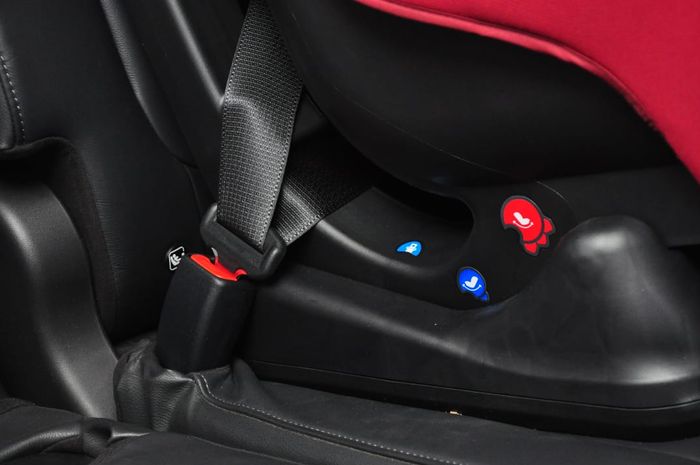 Seat belt harus terpasang sempurna ketika child seat tidak punya konektor Isofix