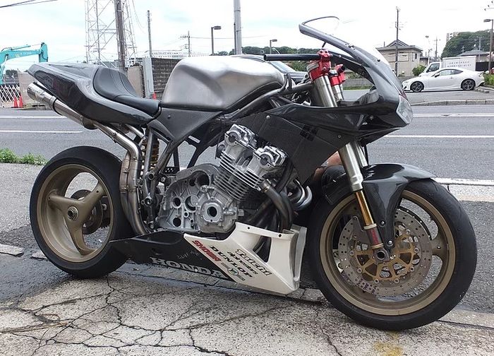 Bodi-bodi Ducati 748 dipakai semua