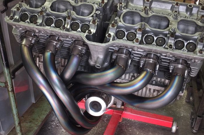 Leher knalpotnya dibuat secara handmade