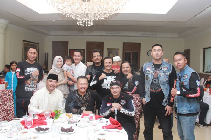 Motor Besar Indonesia (MBI) melakukan kegiatan buka bersama di kediaman Ketua Umum MBI, Satrio Nur Rachmanto, di bilangan Menteng, Jakarta Pusat, pada Minggu, 2 Juni 2019. 