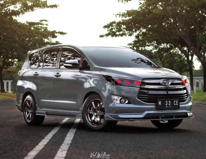 Modif Toyota Innova  Reborn  Lebih Garang Dari Venturer Ini 