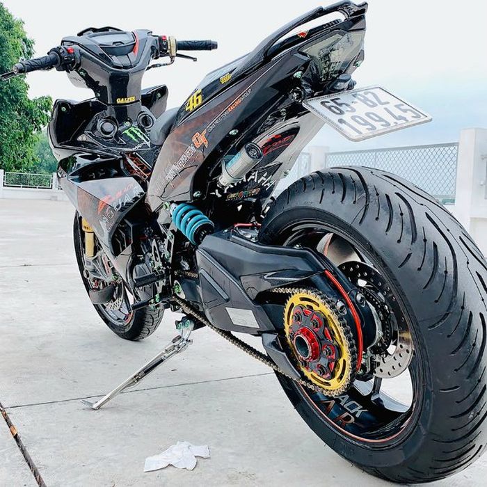 Swingarmnya pakai model monoarm dong