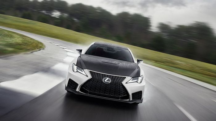 Lexus RC F dapat melaju dari 0-100 Km/jam dalam 4.2 detik.