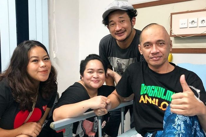 Foto bersama para artis dengan Agung Hercules di akun Instagram Isa Bajaj
