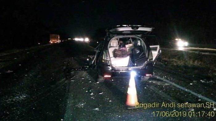 Toyota Kijang Innova yang trlibat kecelakaan di ruas tol Cipali