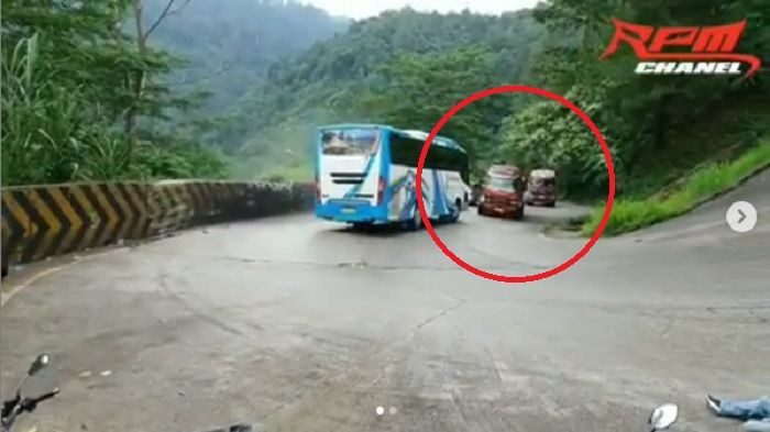 Ilustrasi bus mengalami rem blong di Padang, Sumatera Barat