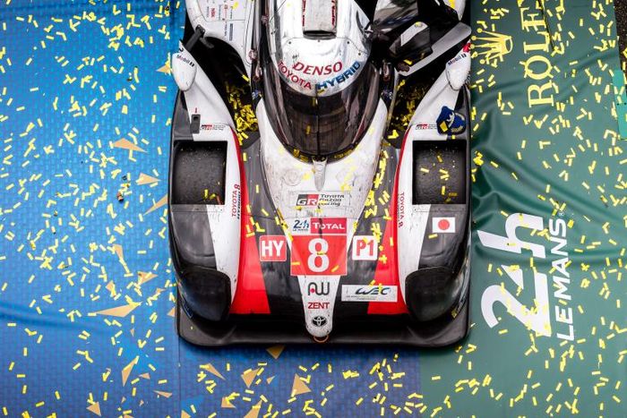 Mobil no 8 dari tim Toyota Gazoo Racing tim sabet juara WEC di Le Mans, Perancis.