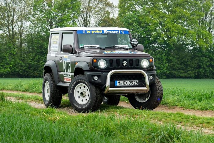 Modifikasi Suzuki Jimny bergaya Rally Paris-Dakar