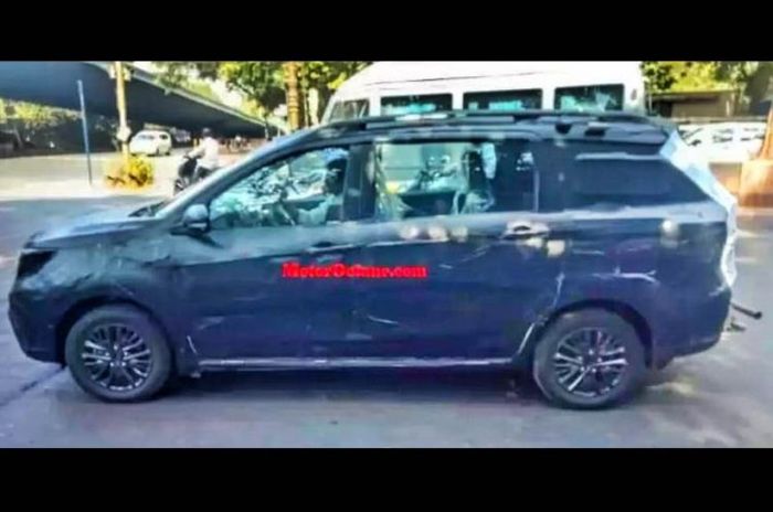 Spyshoot mobil disinyalir Ertiga Cross di India