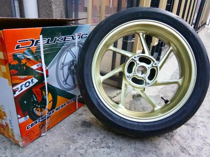 Pelek lebar Delkevic untuk sport 250cc