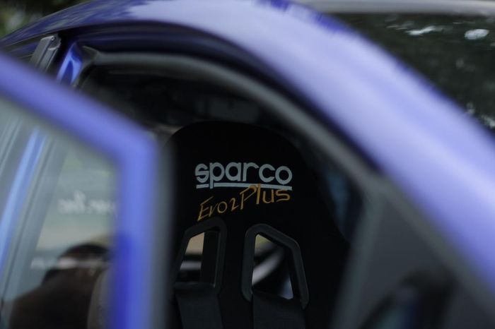 Bucket seat lansiran Sparco ditemani safety belt Sparco