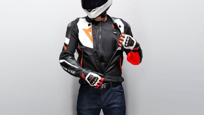 Dainese D-Air Smart Jacket bisa dipakai di dalam atau di luar jaket