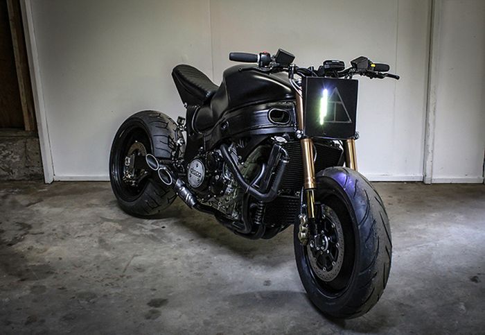 Lampu depannya unik banget