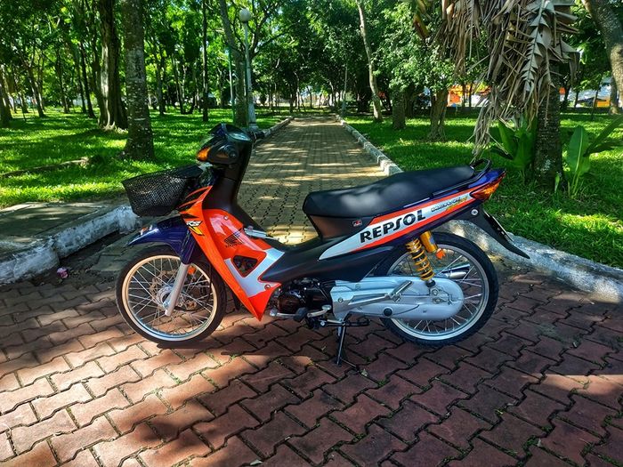 Meski Motor Bebek Supra  Fit Juga Mau Pakai Livery Repsol 