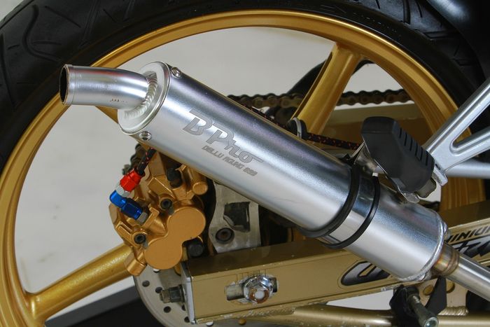 Knalpot Racing B'Pro dengan inisial nama Dellu Agung